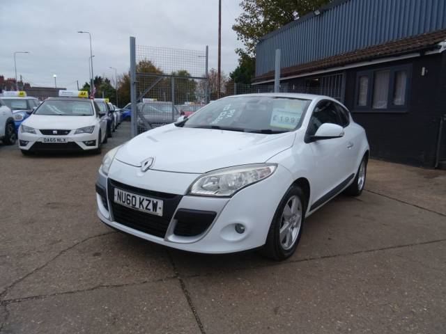 Renault Megane 1.5 dCi 106 Dynamique TomTom 3dr EXCELLENT SERVICE HISTORY Coupe Diesel White